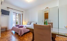 Lovely Apartment In Stobrec With Wifi